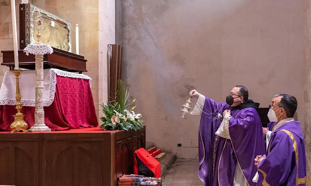 Cosenza, arrivati al \"Duomo\" il Mantello di San Francesco di Paola e le reliquie di San Nicola Saggio da Longobardi