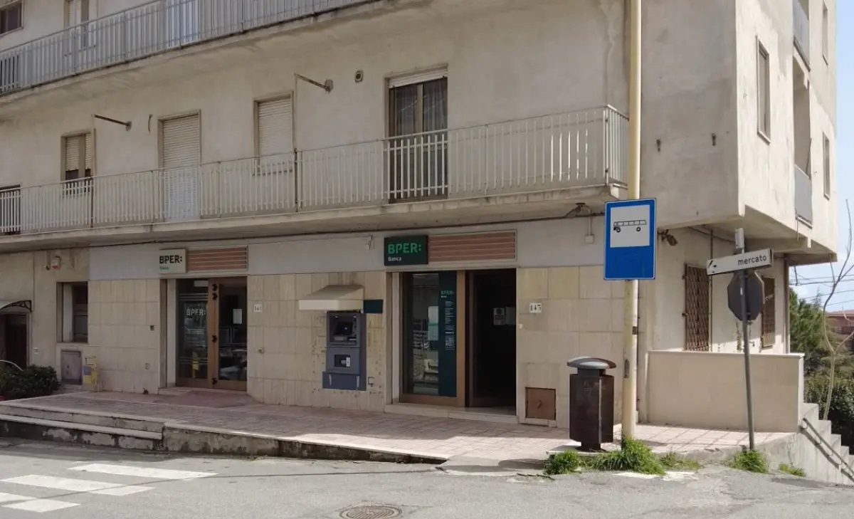 Sibaritide: Bper annuncia la chiusura della filiale a Mandatoriccio, è protesta - VIDEO
