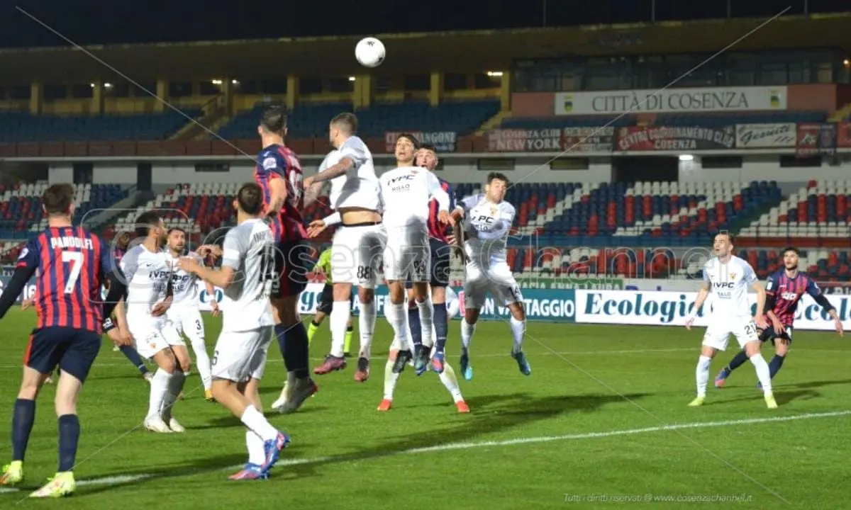 Cosenza-Benevento torna\u00A0dopo due stagioni: precedenti favorevoli ai lupi