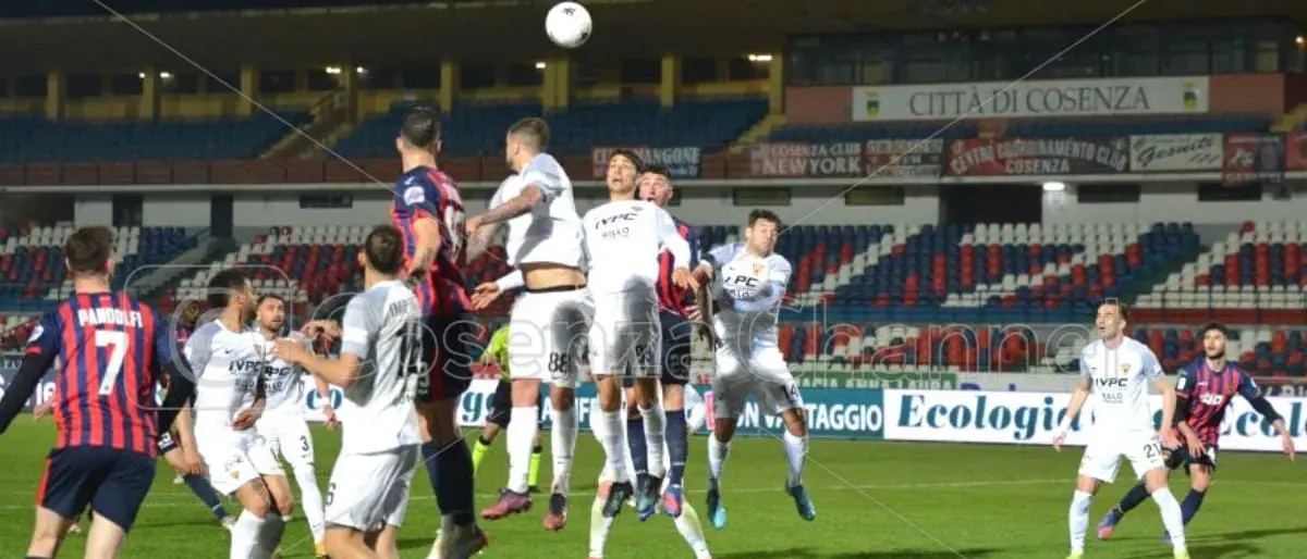 Cosenza-Benevento torna\u00A0dopo due stagioni: precedenti favorevoli ai lupi