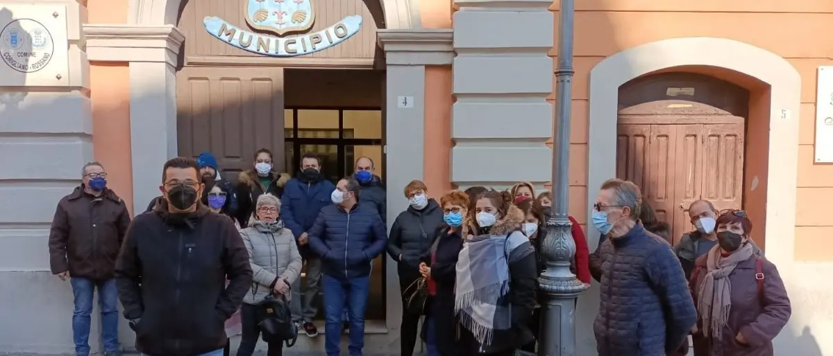Corigliano Rossano, presidio di protesta dei lavoratori della mensa scolastica