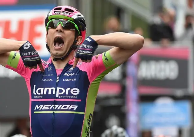 Lo spettacolo del Giro d'Italia sul Tirreno cosentino