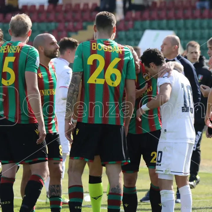 Cosenza, così non va. La Ternana vince senza affanni contro i lupi (2-0)
