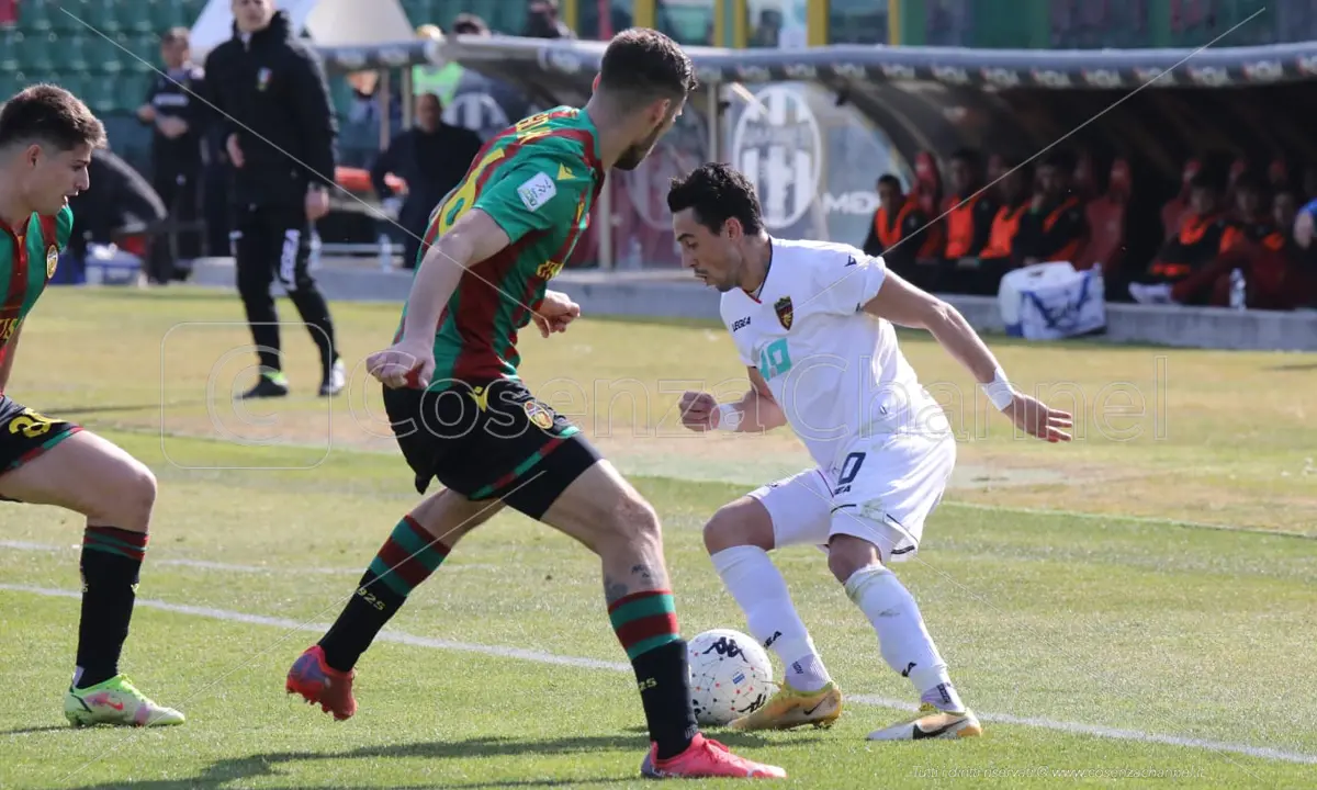Ternana-Cosenza, pagelle: Rigione irriconoscibile, Caso lotta fino alla fine