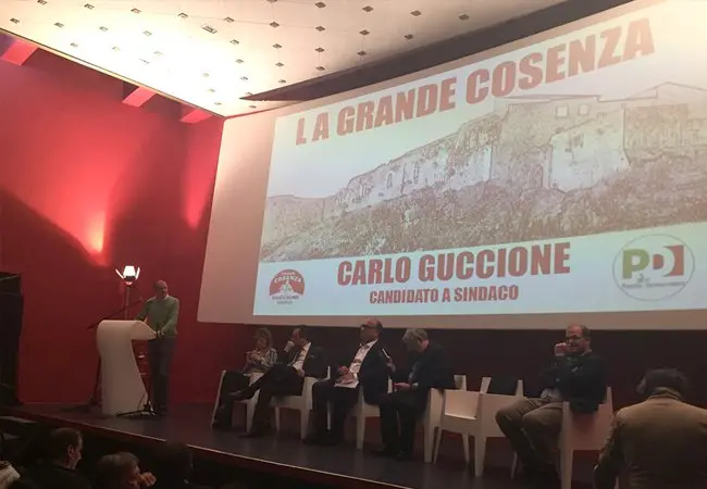 Tutti uniti contro Occhiuto: «Basta storielle, Cosenza merita di più»