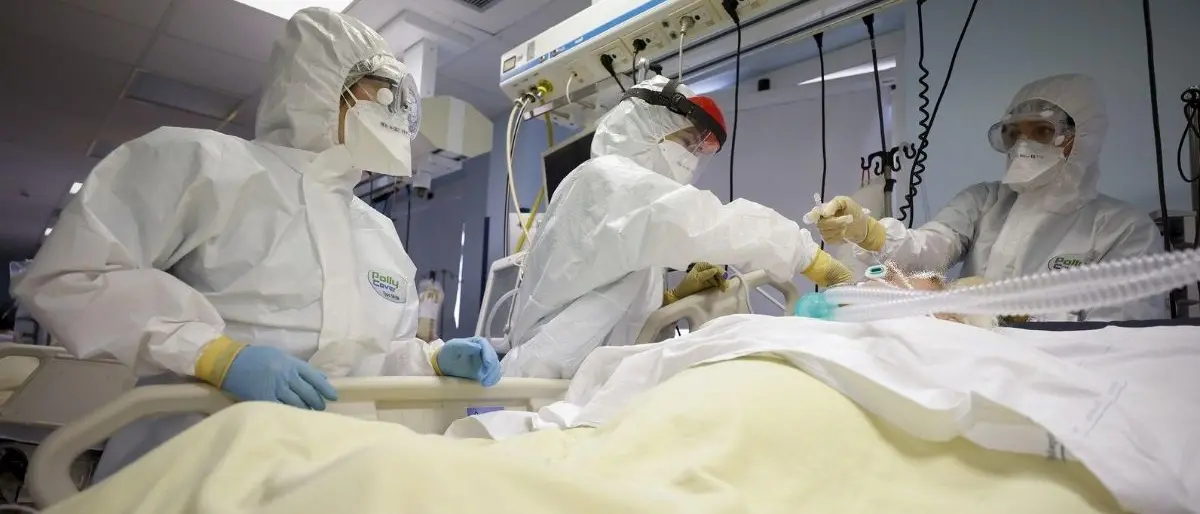 Covid Italia, calano i contagi ma anche il numero dei tamponi