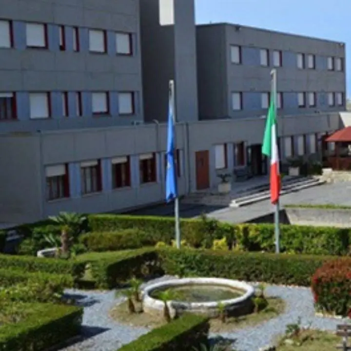 Droga e cellulari a un detenuto di Paola: blitz della polizia penitenziaria (VIDEO)