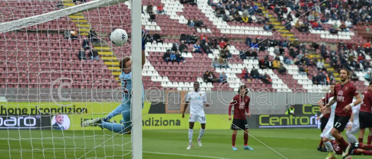 Cosenza, derby amaro al \"Granillo\": la Reggina vince di rigore