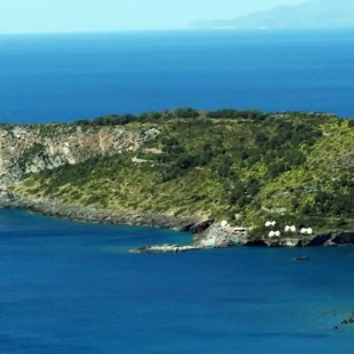 Praia, la vera storia della sconfitta che ha restituito l'Isola di Dino ai cittadini