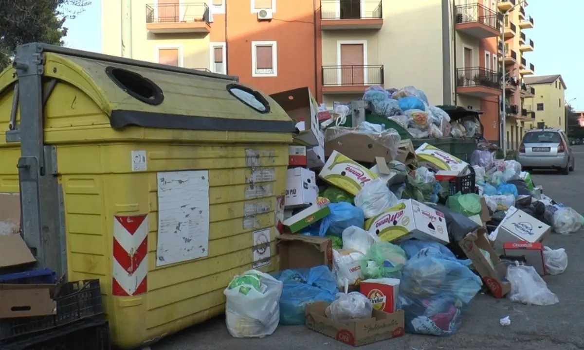 Corigliano-Rossano, sull'emergenza rifiuti è scontro tra Straface e Stasi