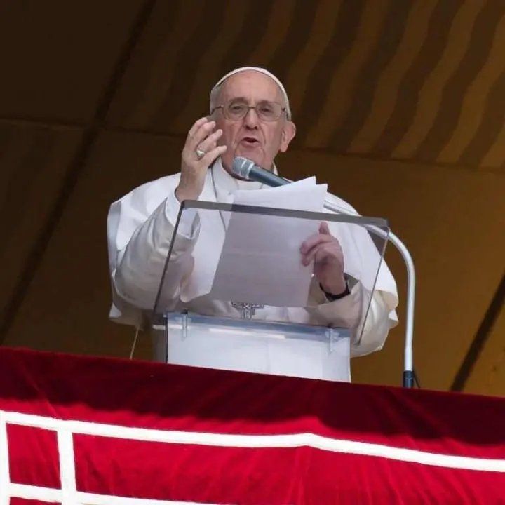 Strage di migranti, il Papa all'Angelus: «Prego per i dispersi e i sopravvissuti»