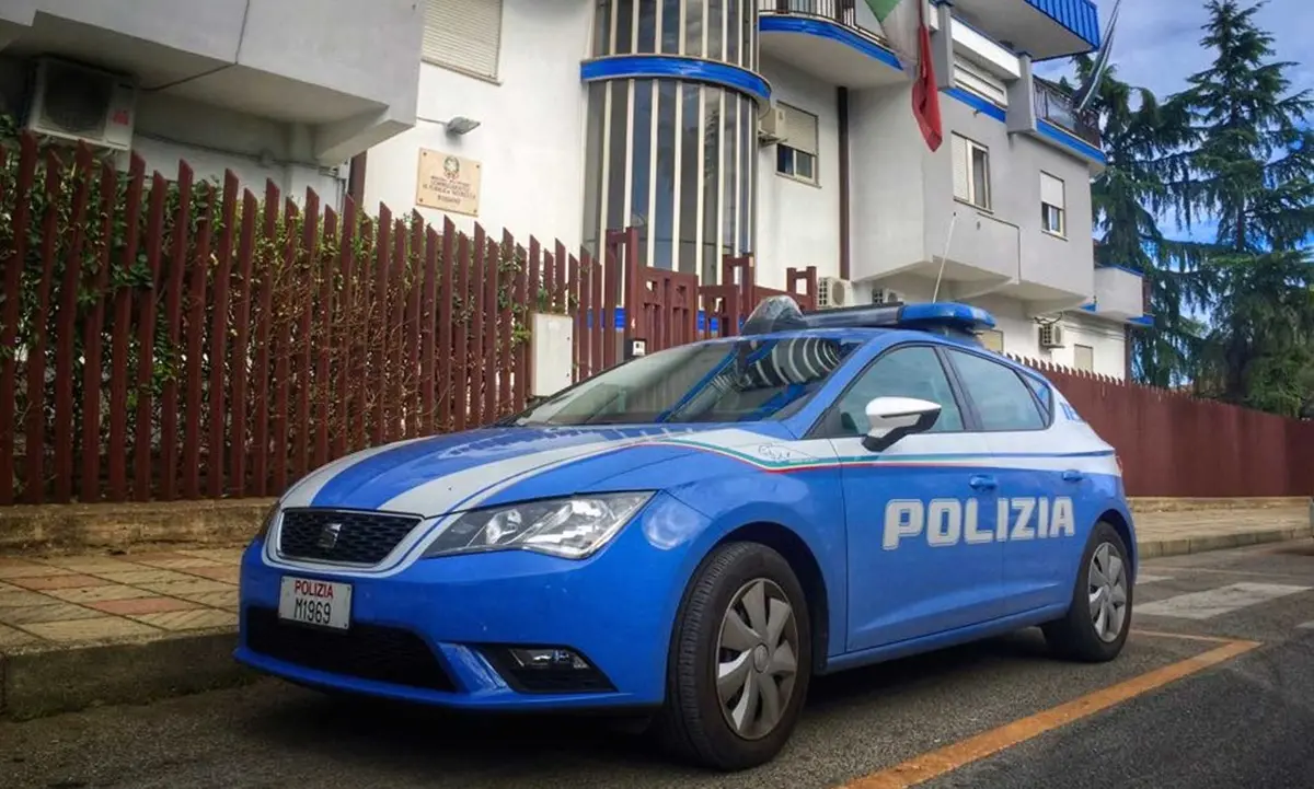 Corigliano Rossano, furgone in fiamme in via Colombo: la matrice è dolosa