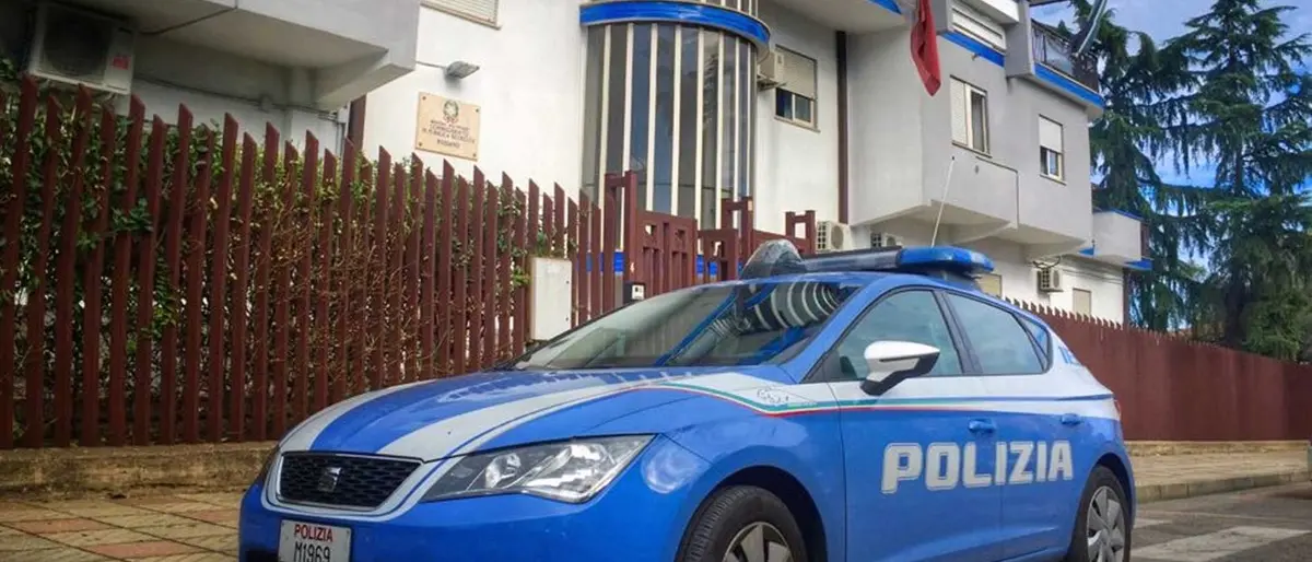 Omicidio a Rossano,\u00A0trentenne accoltellato a morte dopo una lite: caccia all’aggressore\n