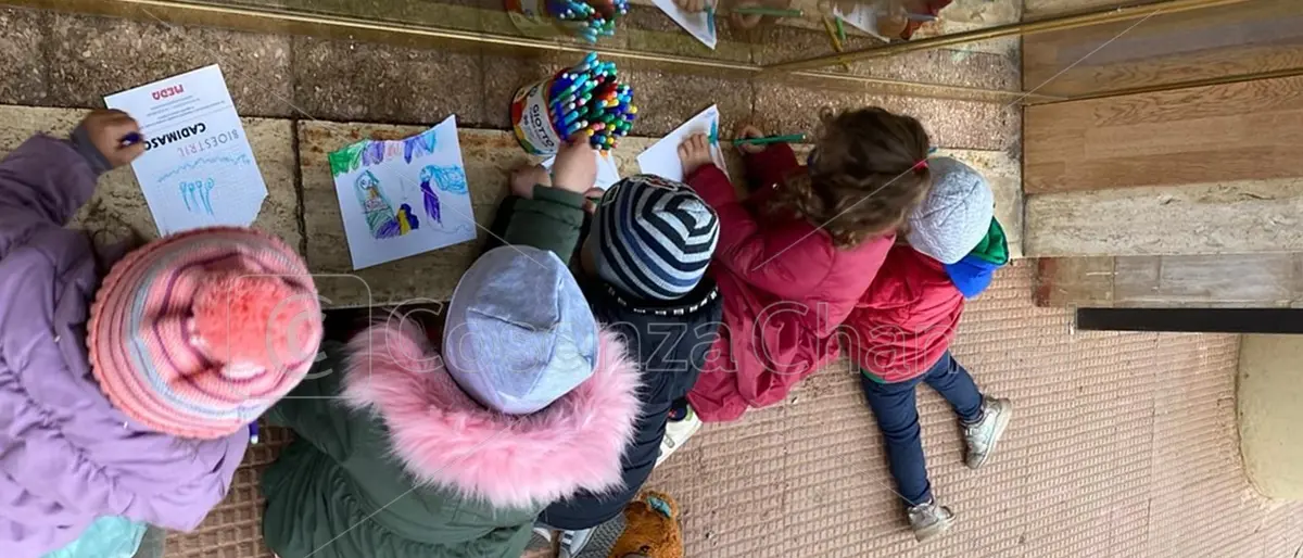 A Castrolibero l'abbraccio dei bimbi di Tanaliberatutti per Paolina e Valerio, scappati dall'Ucraina - FOTO E VIDEO