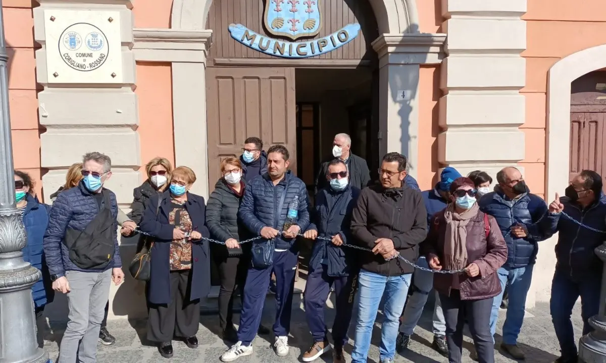 Corigliano-Rossano, refezione scolastica: lavoratori di nuovo in piazza