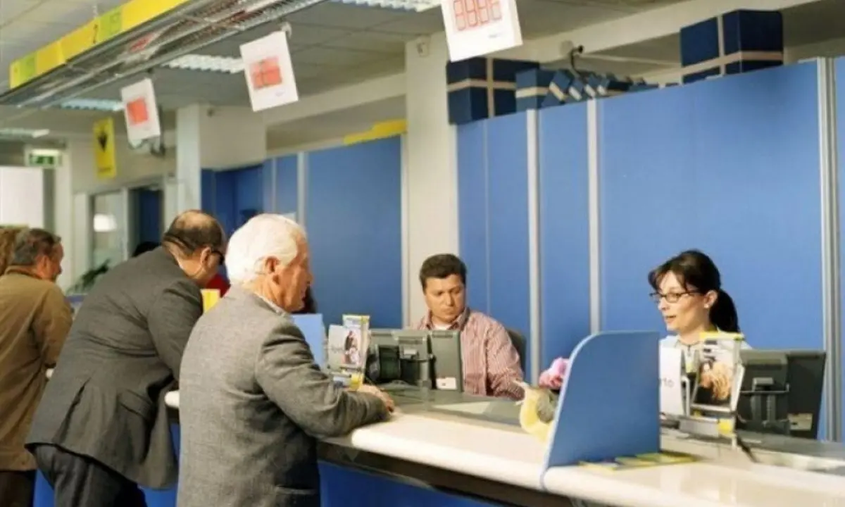 Pensioni 2022, Poste: «Da Aprile torna pagamento ogni primo del mese»