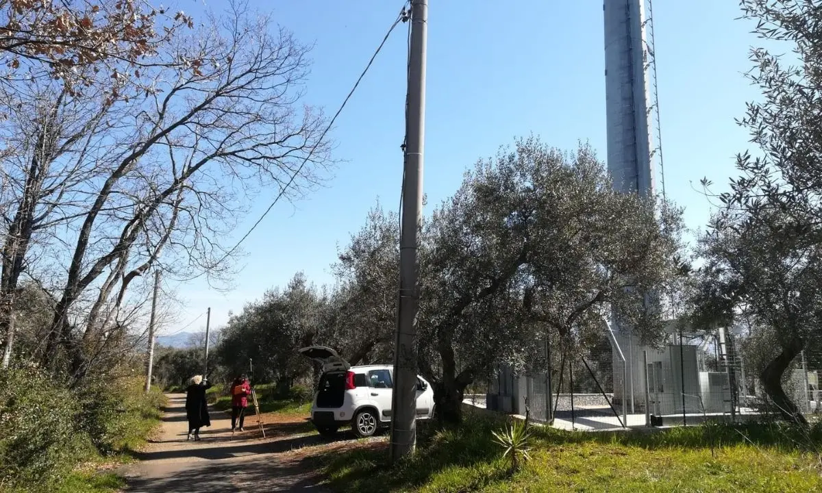 Campi elettromagnetici: sopralluogo e misurazioni a Torano Castello