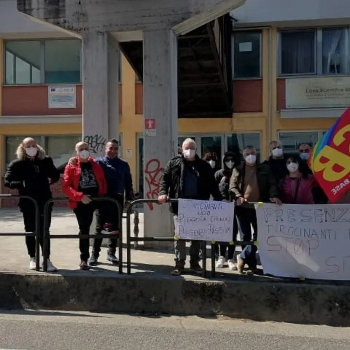 Mobilitazione dei tirocinanti calabresi, l'Usb: «Stabilizzare circa 4.400 persone» (FOTO)