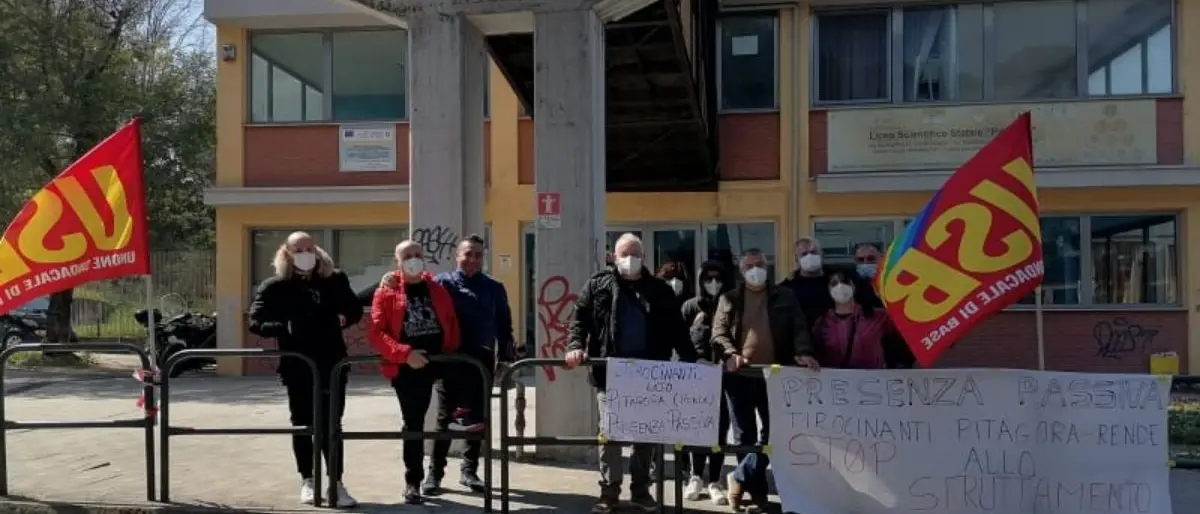 Mobilitazione dei tirocinanti calabresi, l'Usb: «Stabilizzare circa 4.400 persone» (FOTO)