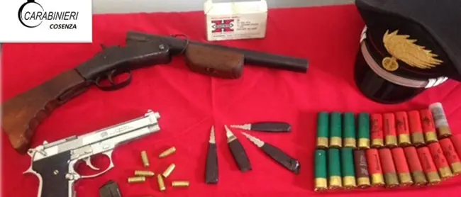 Armi, spaccio di droga e truffe: raffica di arresti tra Firmo e Cetraro [VIDEO]