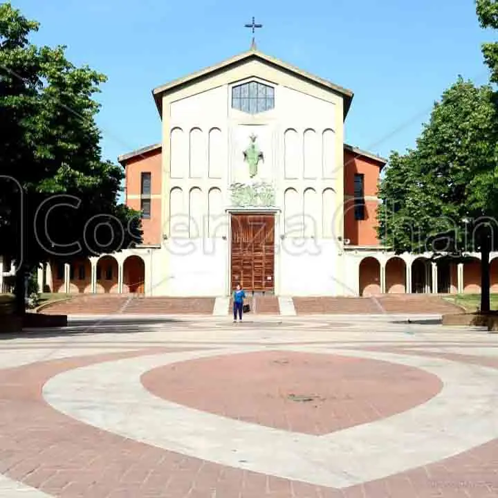 Fontana vandalizzata a Piazza Loreto, il sindaco Franz Caruso: «Cosenza non si piega all’inciviltà, reagiremo con determinazione»