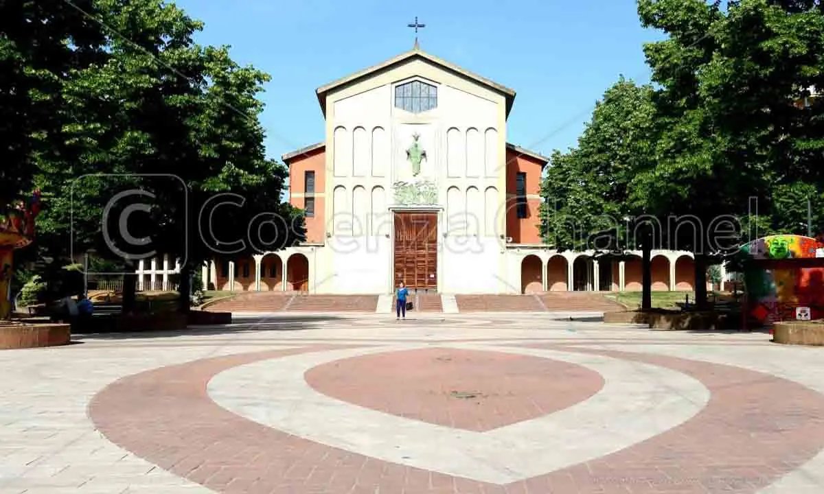 Fontana vandalizzata a Piazza Loreto, il sindaco Franz Caruso: «Cosenza non si piega all’inciviltà, reagiremo con determinazione»