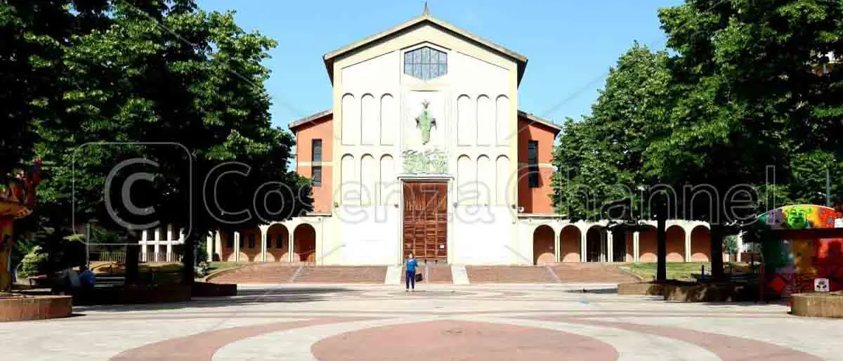 Fontana vandalizzata a Piazza Loreto, il sindaco Franz Caruso: «Cosenza non si piega all’inciviltà, reagiremo con determinazione»