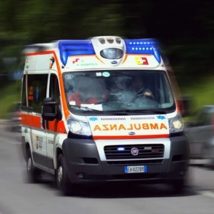 Con un infarto in corso arriva alla postazione 118 di Sellia Marina, la corsa verso l’ospedale che gli salva la vita\n