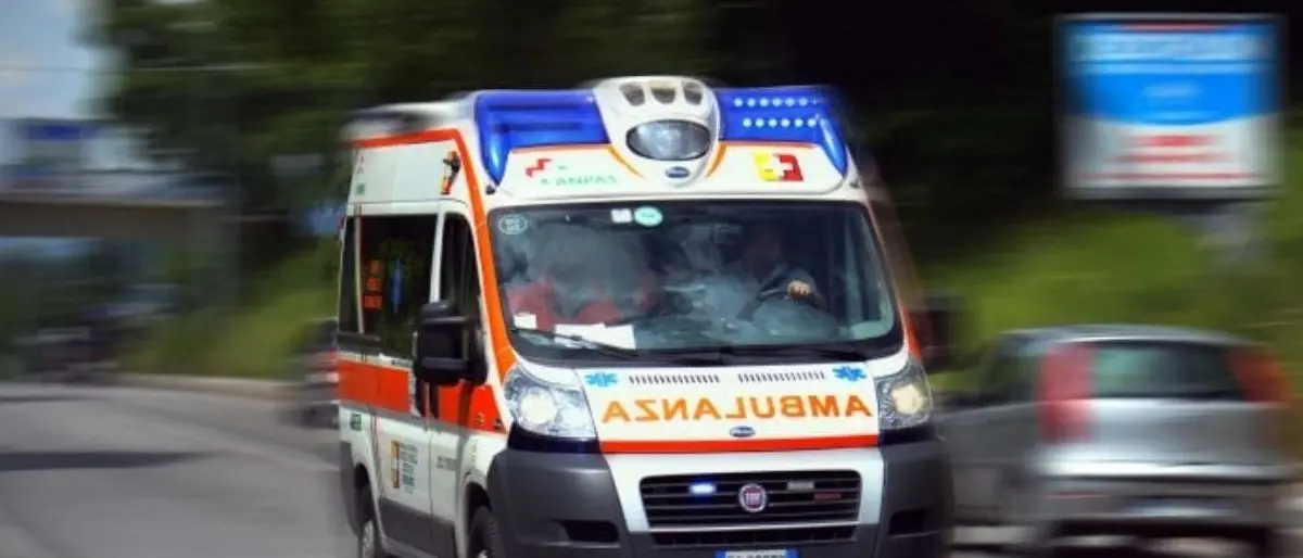 Con un infarto in corso arriva alla postazione 118 di Sellia Marina, la corsa verso l’ospedale che gli salva la vita\n