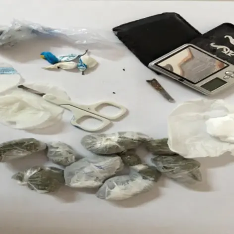Operazione dei carabinieri, armi e droga ritrovati in via Reggio Calabria e nel centro storico FOTO