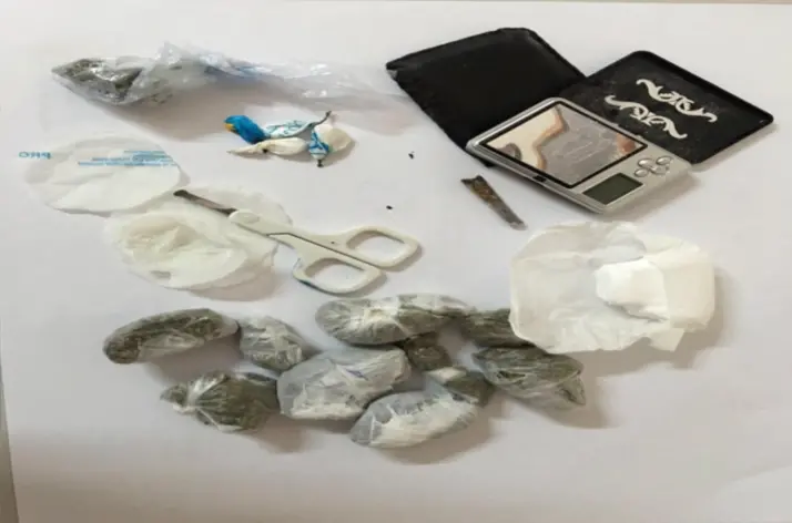 Operazione dei carabinieri, armi e droga ritrovati in via Reggio Calabria e nel centro storico FOTO
