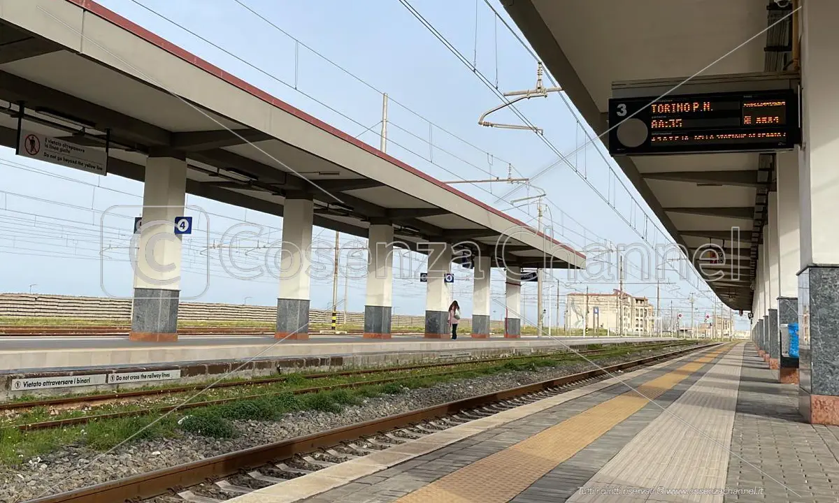 Treni, un altro weekend di passione e cancellazioni. Sciopero di 24 ore, disagi e caos