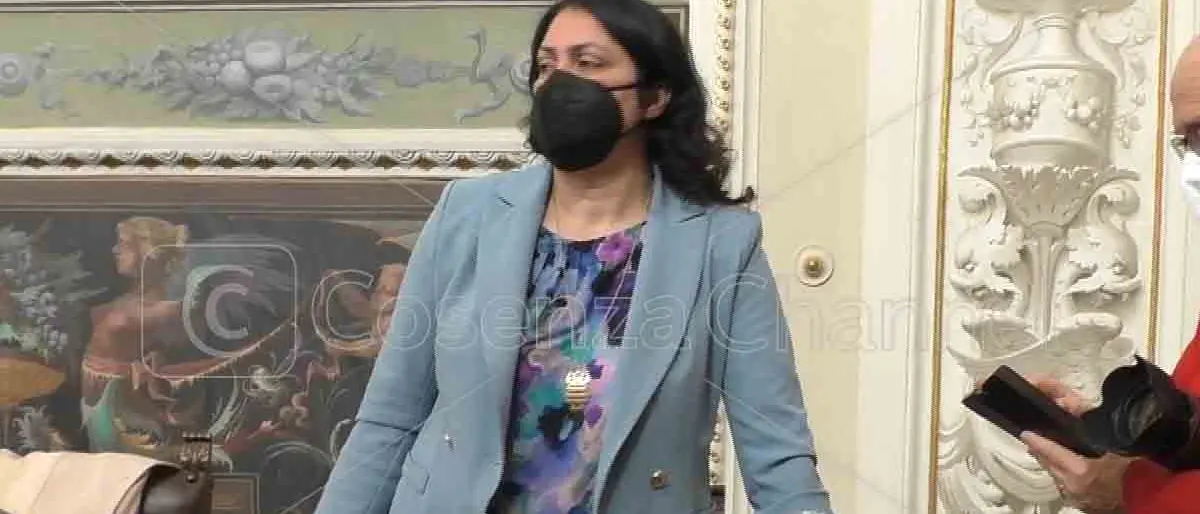 Corigliano-Rossano, Olivo contro Stasi: «Luminarie installate senza alcuna logica»