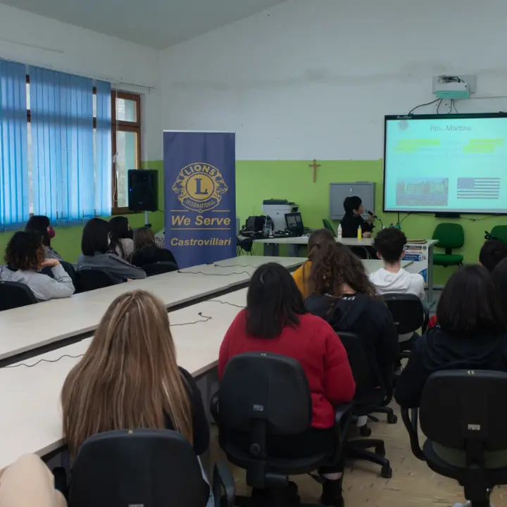Prevenzione dei tumori e corretti stili di vita, i medici del Lions di Castrovillari incontrano gli studenti