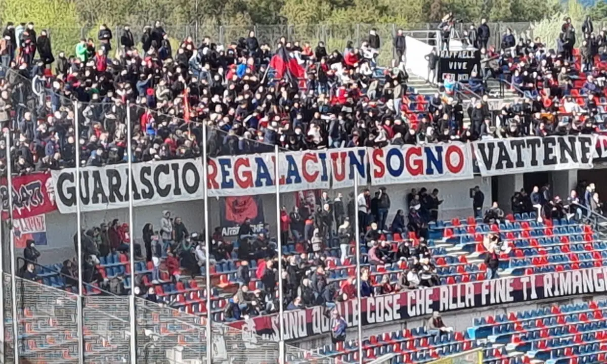 Cosenza, Curva Nord contro Guarascio: «Con il Palermo protesteremo così»