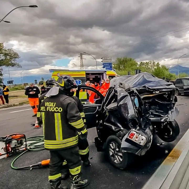 Tragedia allo svincolo di Sibari, scontro tra auto: decedute due persone di Palermo. Un'altra versa in gravi condizioni (FOTO)
