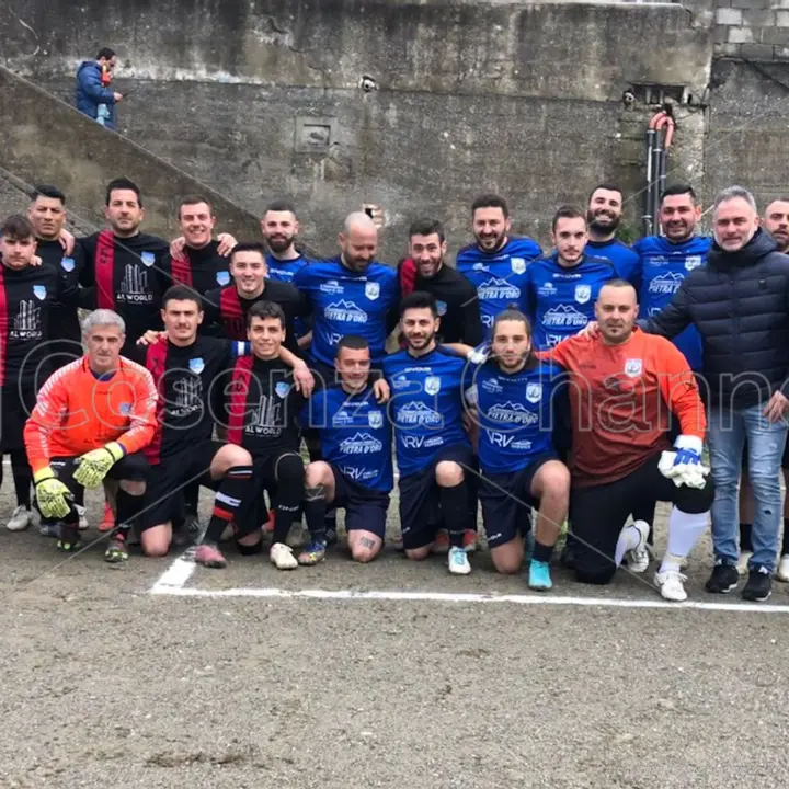 Minuto di silenzio in campo per ricordare Silvio Longobucco, due squadre multate