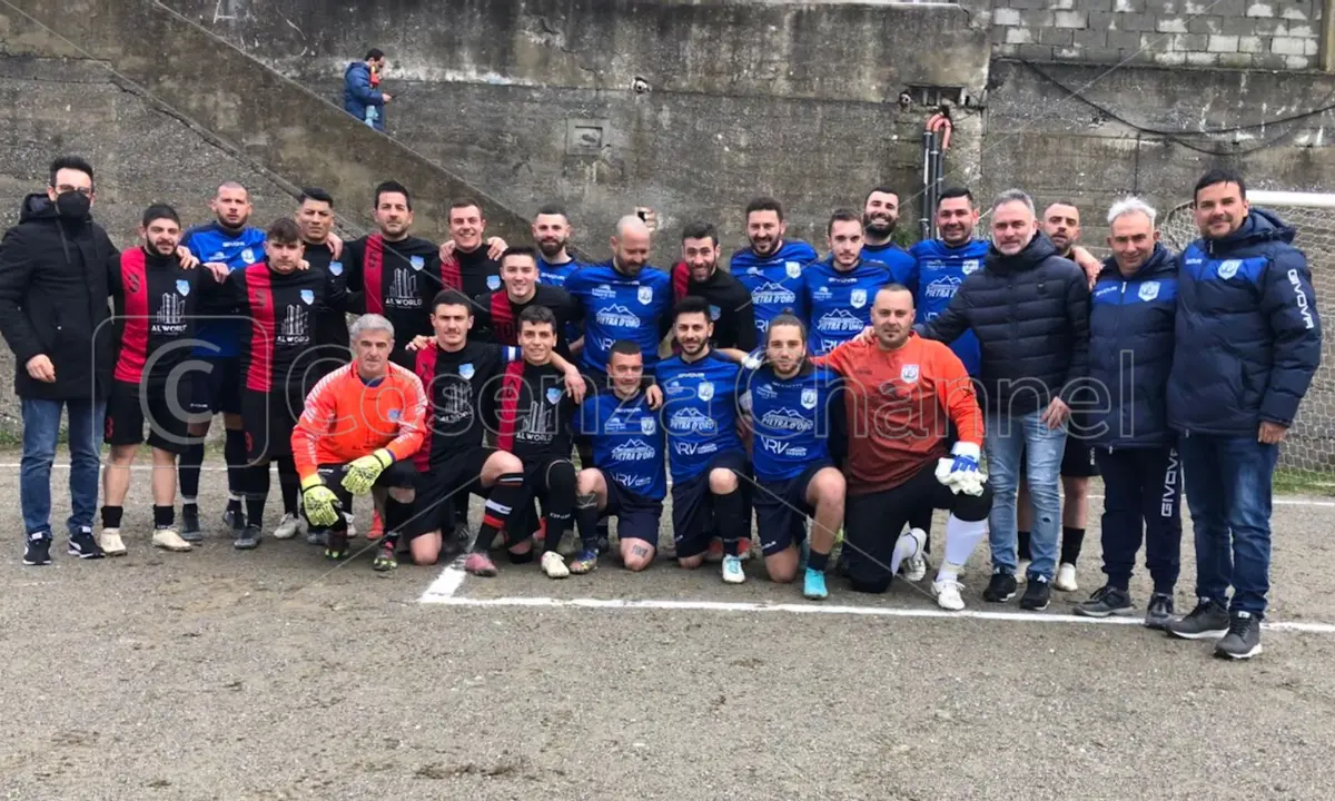 Minuto di silenzio in campo per ricordare Silvio Longobucco, due squadre multate