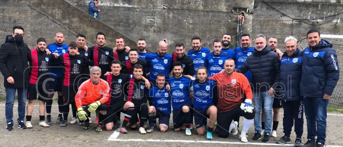 Minuto di silenzio in campo per ricordare Silvio Longobucco, due squadre multate