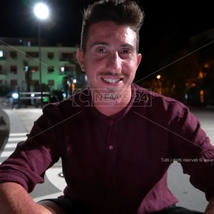 Minacce e insulti perché ballava, ora per Vincenzo è il giorno del riscatto: big star per una notte