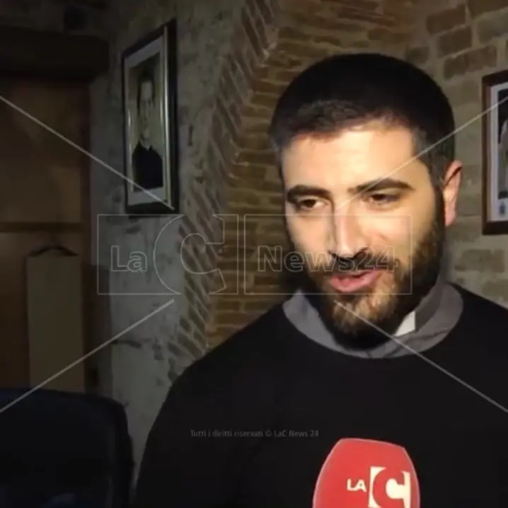 Don Ernesto Piraino lascia la divisa e diventa prete in Calabria: «Pensavano fossi sotto copertura»