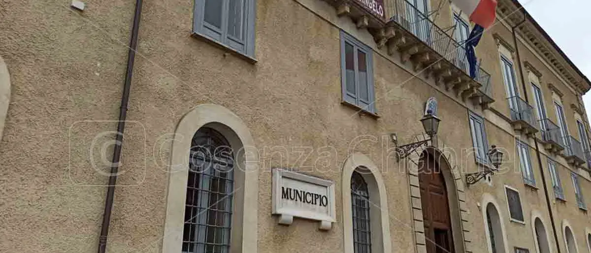 Acri, terremoto politico in consiglio comunale: si dimette Mario Fusaro