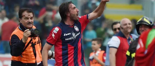 \"LAQUEO\" | Cosenza, arrestate 14 persone per usura. C'è anche il calciatore Modesto