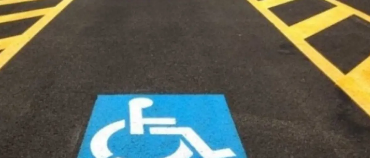 Parcheggi a Cosenza, multati i portatori di disabilità. Bruno: «Punire chi occupa quei posti»