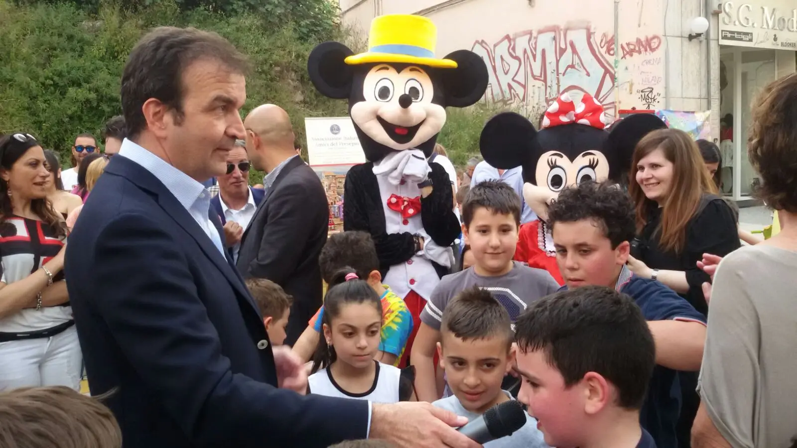 AMMINISTRATIVE 2016 | Occhiuto e i bambini: «Mario, corso Mazzini è bello...»