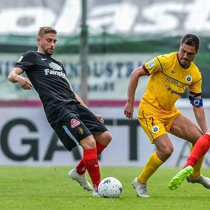Post Ascoli-Cittadella al veleno: «Allo stesso modo anche a Cosenza?»