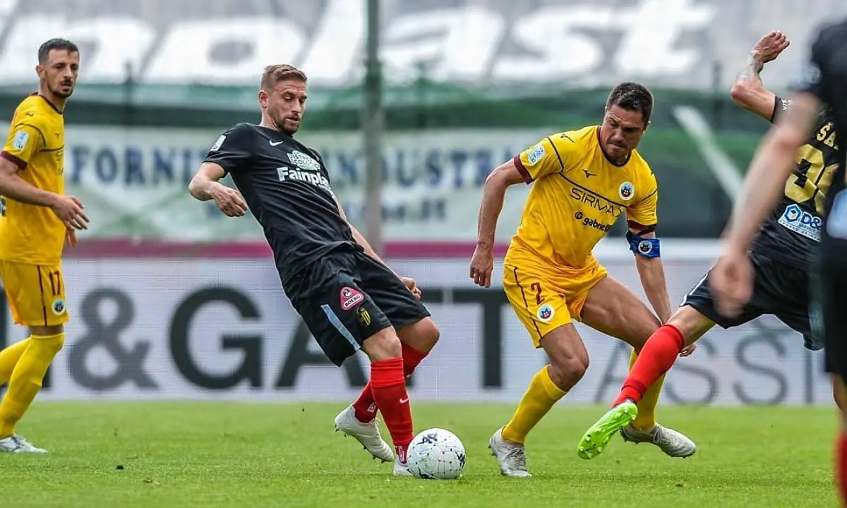 Post Ascoli-Cittadella al veleno: «Allo stesso modo anche a Cosenza?»