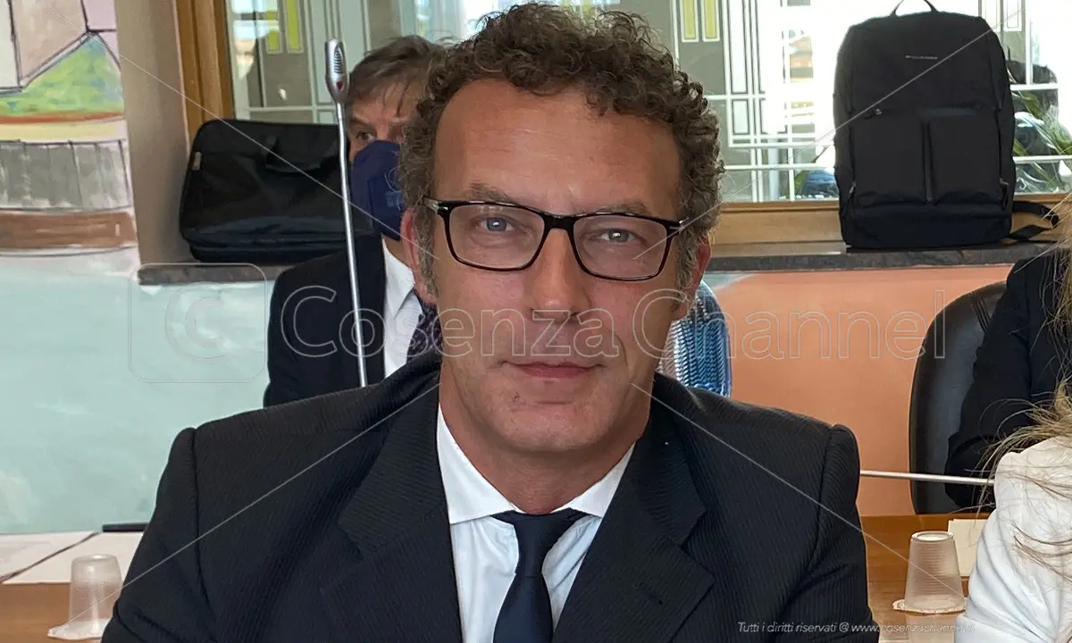 Luberto: «La Regione ha erogato i fondi per il diritto allo studio. Cosenza quando li utilizzerà?»