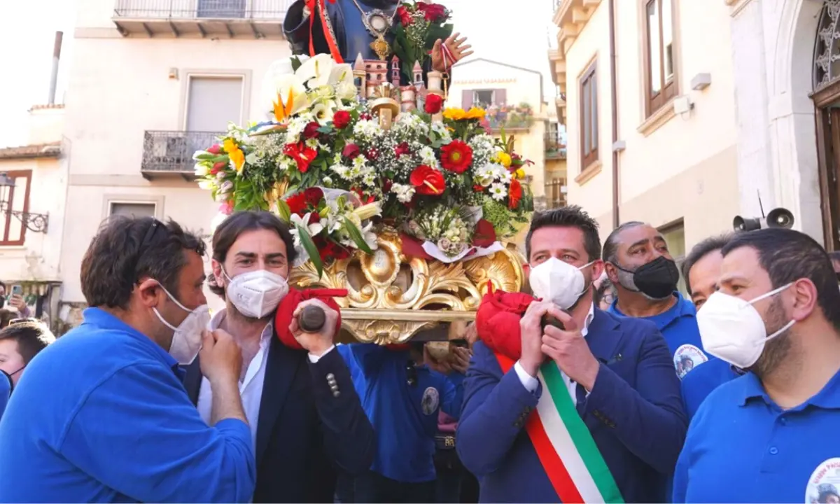 Corigliano Rossano, festa di San Francesco: centro storico stracolmo