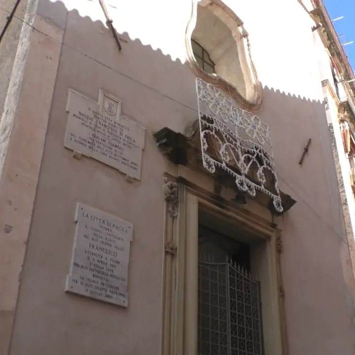 Atto vandalico contro la casa natale di San Francesco di Paola: si cercano i responsabili